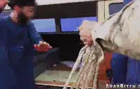 يظهر لك tgirl كاتيا كيفية ممارسة العادة السرية. انها تستمني و cums.