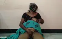 كبير الثدي جبهة تحرير مورو الإسلامية الملاعين الأصغر سنا فاتنة مع ضخمة الثدي