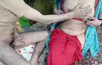 زوجتي تضاجعني بأسلوب هزلي ثم تحصل على قضيبي الثابت في أحمقها.