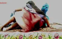 قرنية الآسيوية في سن المراهقة يعطي أفضل رئيس.