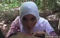 فتاة في سن المراهقة تحصل مارس الجنس وامتصاص.